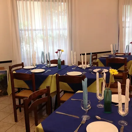 Hotel Laura *