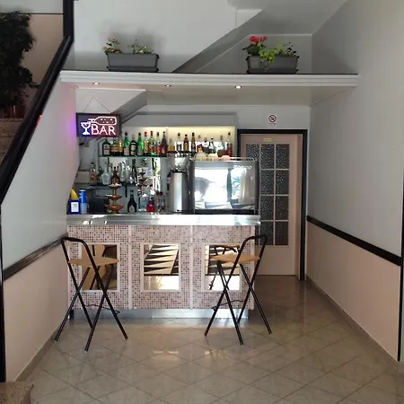 Laura Hotel *